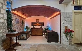 Apartments Giron